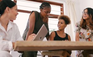 Dicas Essenciais para Montar um Currículo de Sucesso (e se Destacar na Entrevista)